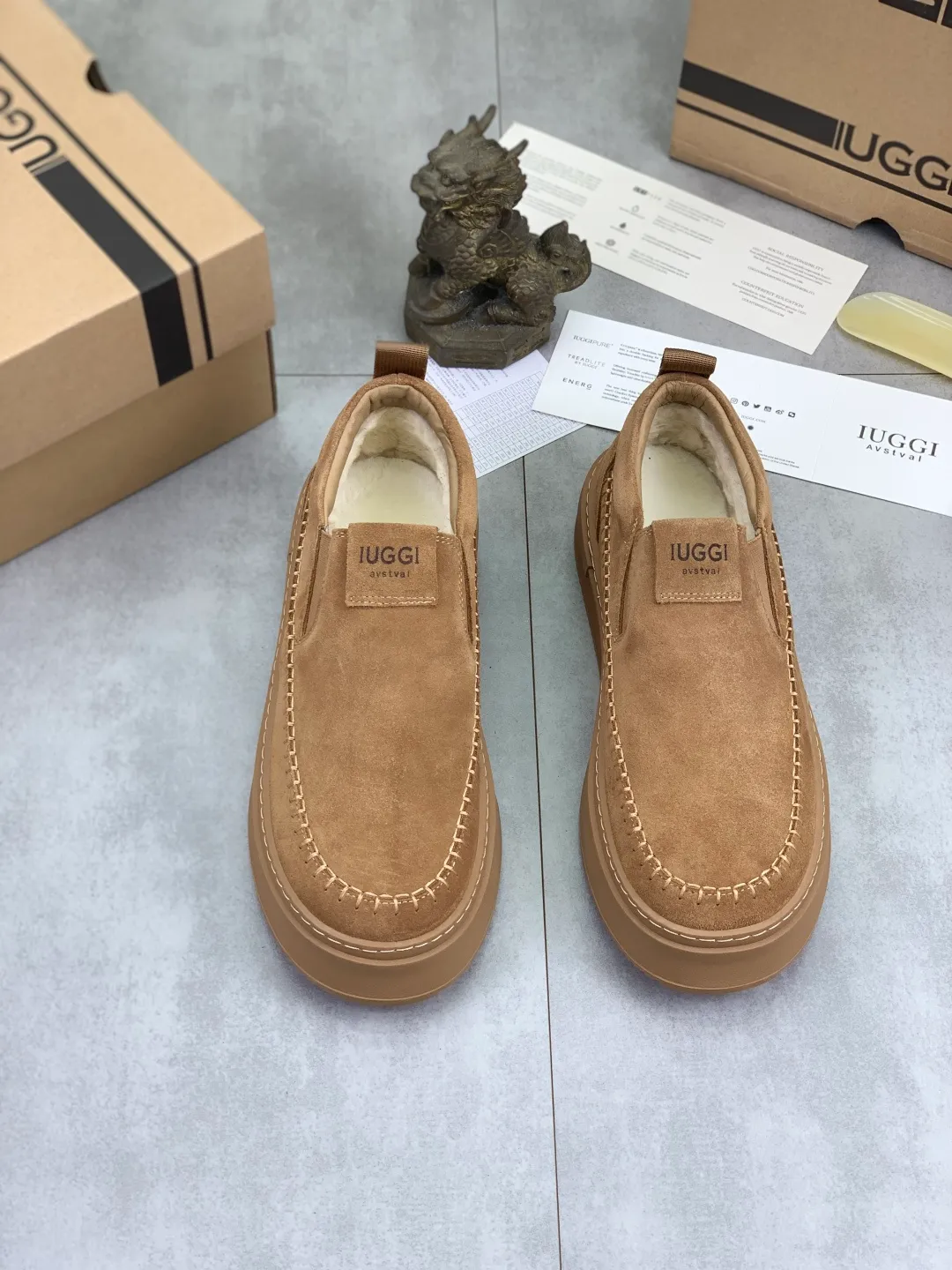 Men's men's shoes 💰P580 New arrival 🆕🆕🆕 IUGGI men's shoes slip-on loafers British style fashionable retro casual sneakers Convenient, comfortable, casual, versatile style Wool lining is comfortable and warm Rubber outsole Non-slip and firm Size: 39-44 Three colors 8731-8